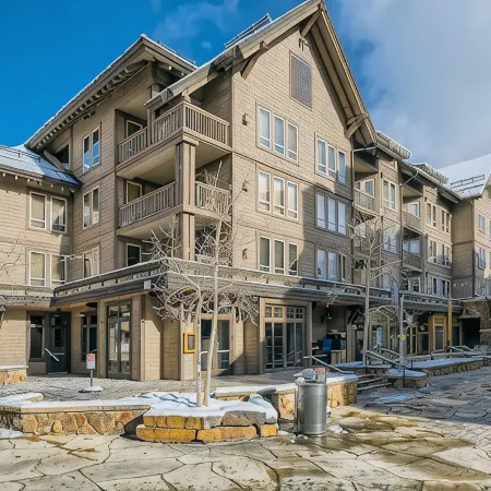 ★★Center Village Condo that Doesn't Feel Like a Rental!★★