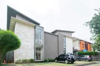 Three J Residence - Guest houses