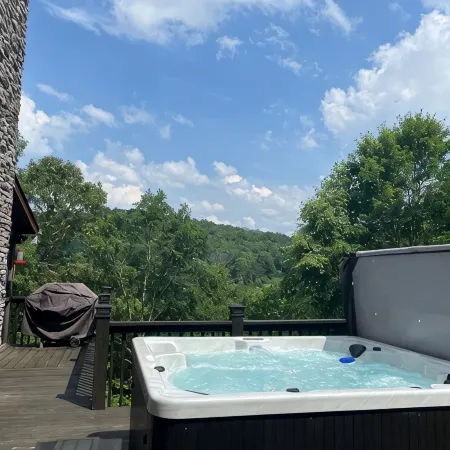 L&D Mountain Retreat Cabin far from the Hustles and Bustles of the City