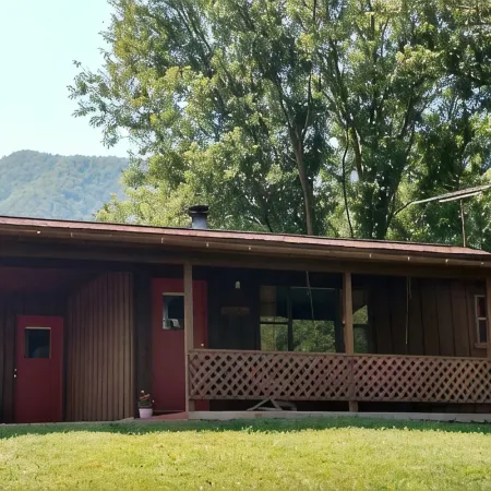 Cozy Cottage near National Park w/ Awesome Mountain Views! Extremely clean!