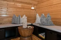 Luxury Lodge Near Galena, Field of Dreams & Skiing, 6 Private Suites - Boutique