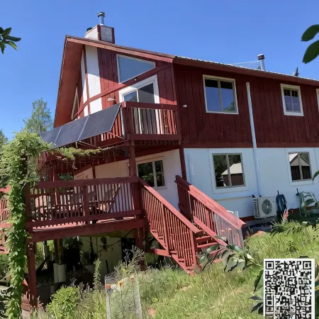 Modern Chalet -AC, hot tub, sauna + pets welcome