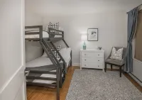 Steps from Riverfront Gondola, Modern Cozy Condo, Free Underground Parking - WiFi
