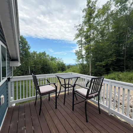 New two bedroom apartment on 9 acre property