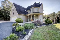 ClubDivot - A Modern Farm Style  Home with Pool and Backyard Bar - Wifi