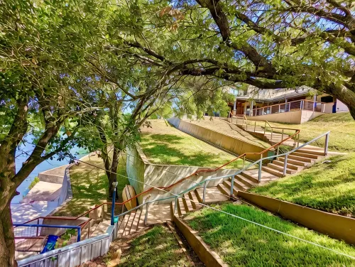 Waterfront Luxury Home on 5 Acres. Sleeps 22. Beds: 5 king, 4 queen, 4 twin XL - 4-Sterne