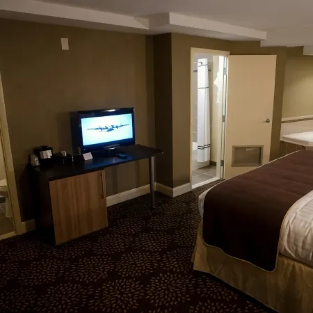 Aashram Hotel by Niagara River