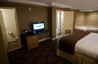Aashram Hotel by Niagara River - Park Yeri