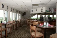 Winnapaug Inn - Pools