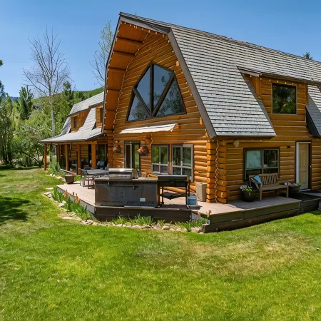 Snowberry Inn: Large Kitchen & Gathering Room 9Br 11BA Ensuite Bath in All Rooms