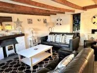 Seaweed Cottage in Fowey overlooking the beach with a garden and a parking space - 4-Star