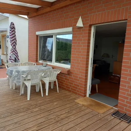 Holiday bungalow on the north-west bank of the Müritz with a direct view of the lake