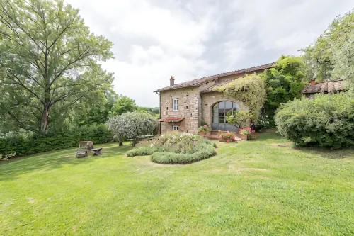 House with pool. Idyllic setting in hills near Lucca and coast WiFi Aircon - 3-Star