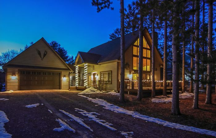 Spacious Crystal Mountain Resort Cabin w/ Game Rm! Minutes to Ski/Golf/Spa/Pool!