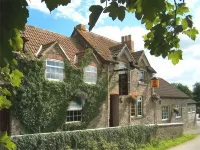 The Hunters Rest Inn Hotels near Radford Mill