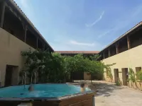 Le Clos Boisé Hotels in Remoulins