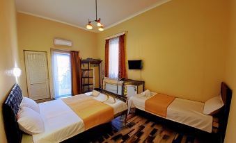 Green Flower Hotel - Housity