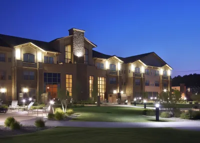 ClubHouse Hotel & Suites Fargo Hotels in Вест-Фарго