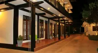 自由村莊飯店 Sath Paththini Devalaya附近的飯店