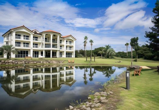 2. 오크라 리조트..