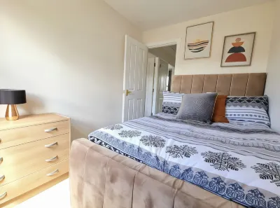 Boutique 3-Bed Home with Free Parking in Glasgow Hotels near Broom Park