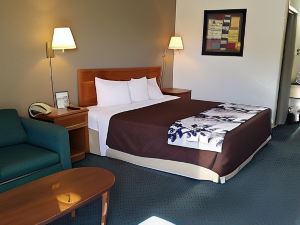 Travelers Inn & Suites