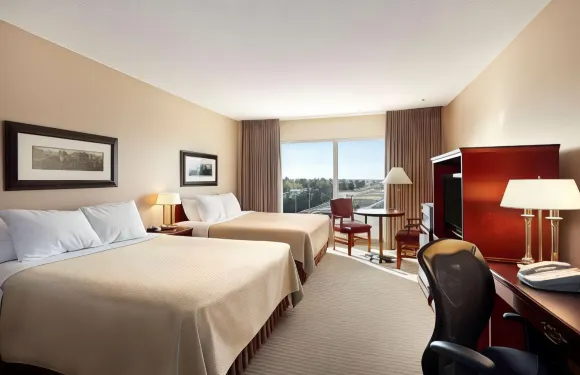 勞埃德明斯特邊境套房酒店