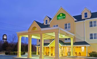 La Quinta Inn & Suites by Wyndham Lebanon