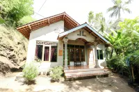 Iran Homestay Hotel dekat Gummy Store Alun Alun