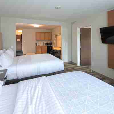 Holiday Inn Express & Suites Rochester Hills - Detroit Area Rooms