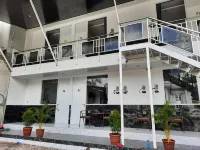 Paviliun Helomi Hotel a Selomartani