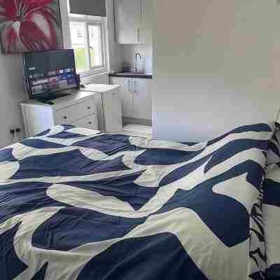 Remarkable Cozy 1-Bed Studio in Romford London Uk Rooms