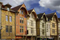 Best Western Premier Hotel de la Poste  Spa Hotel dekat Prefecture of Aube