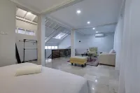 Hillside Bliss Villa Hotels in Coblong