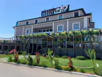 Hotel Kunst Hotels near Cerkev Sv. Mohorja