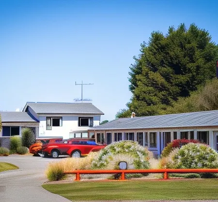 Colonial Lodge Motel