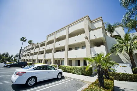 Hotel d'Lins Ontario Airport