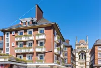 Brit Hotel Privilege Lisieux - la Villa des Arts فنادق في Le Breuil-en-Auge