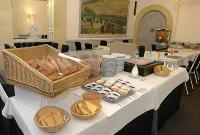Hôtel de France - servizio colazione