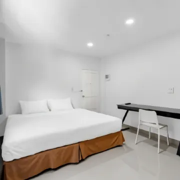 Terminal2 Hotel Phukettown Отели рядом с достопримечательностью «Пирс Лаем Хин»