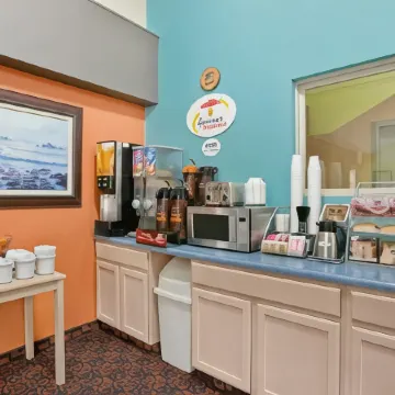 Super 8 by Wyndham Belleville IL/St. Louis Area