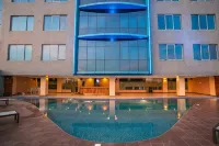 Parrot Hotel Arusha - Rooftop Pools