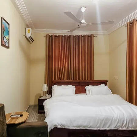 Senalli Hotel