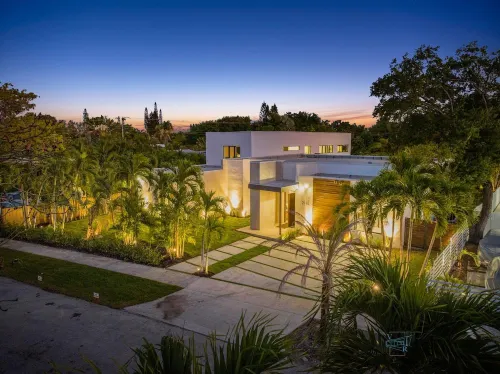 9BR Opulent Villa Emerald Hotels in North Miami Beach