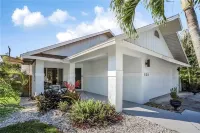 Pool/Spa Home biking distance to the beach!