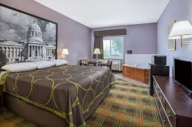 Super 8 by Wyndham Sweet Springs