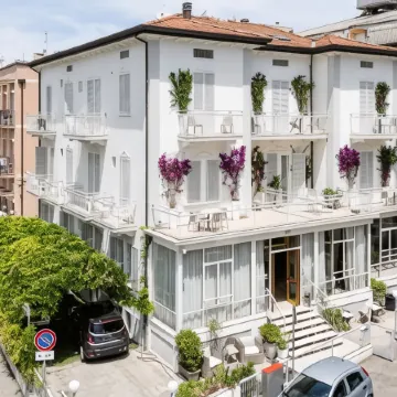 Hotel Italia Boutique Отели рядом с достопримечательностью «Железнодорожный вокзал Римини»