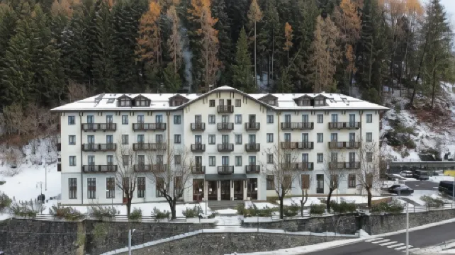 萊尼奧橋皇宮酒店