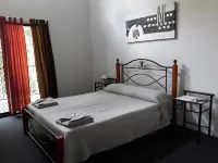 Speewah Country Tavern Hotels near Kuranda