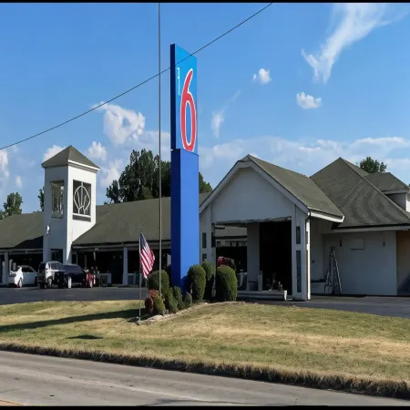 Motel 6 Sallisaw, OK